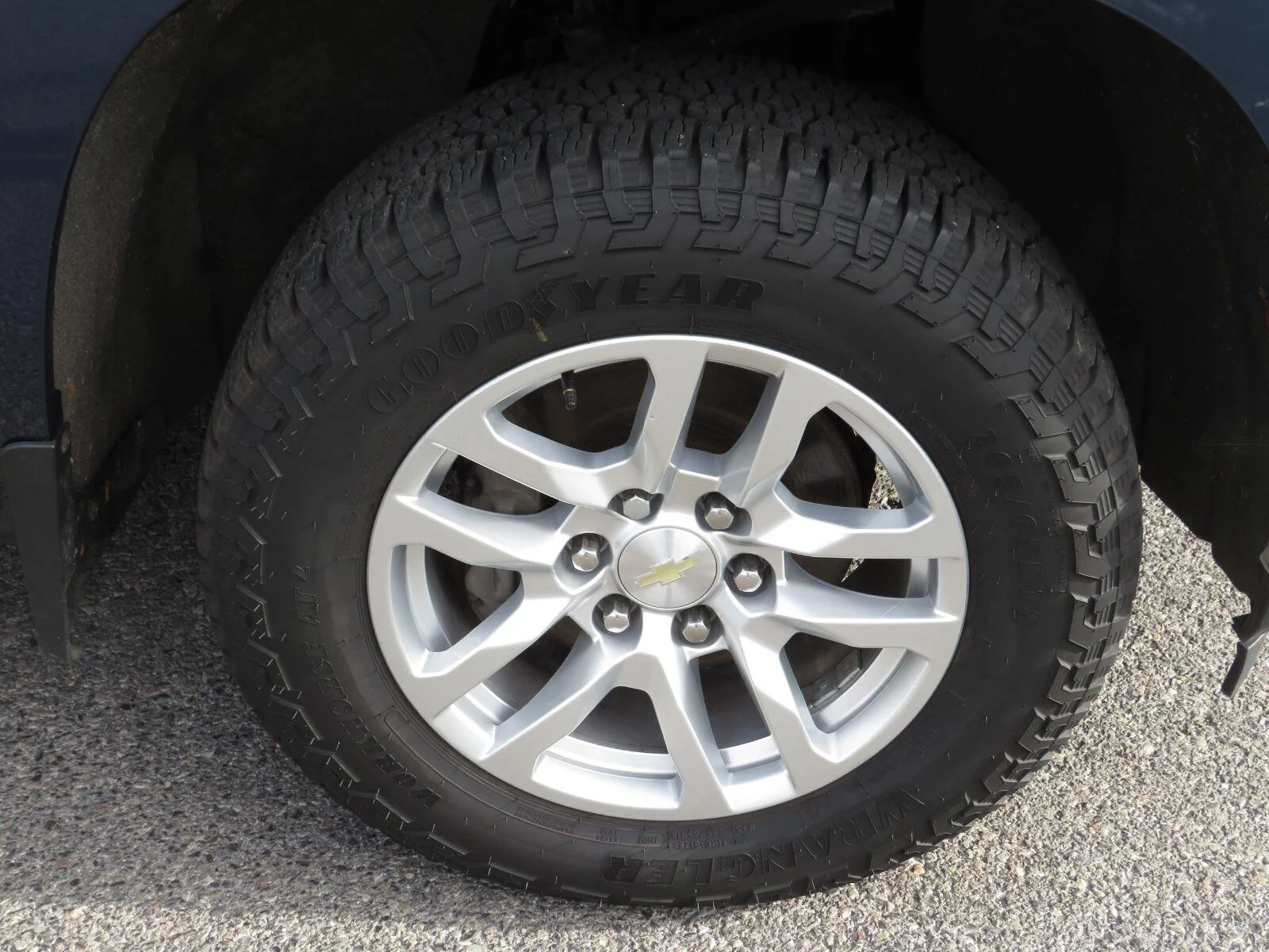 Used 2019  CHEVROLET TRUCK  image 16