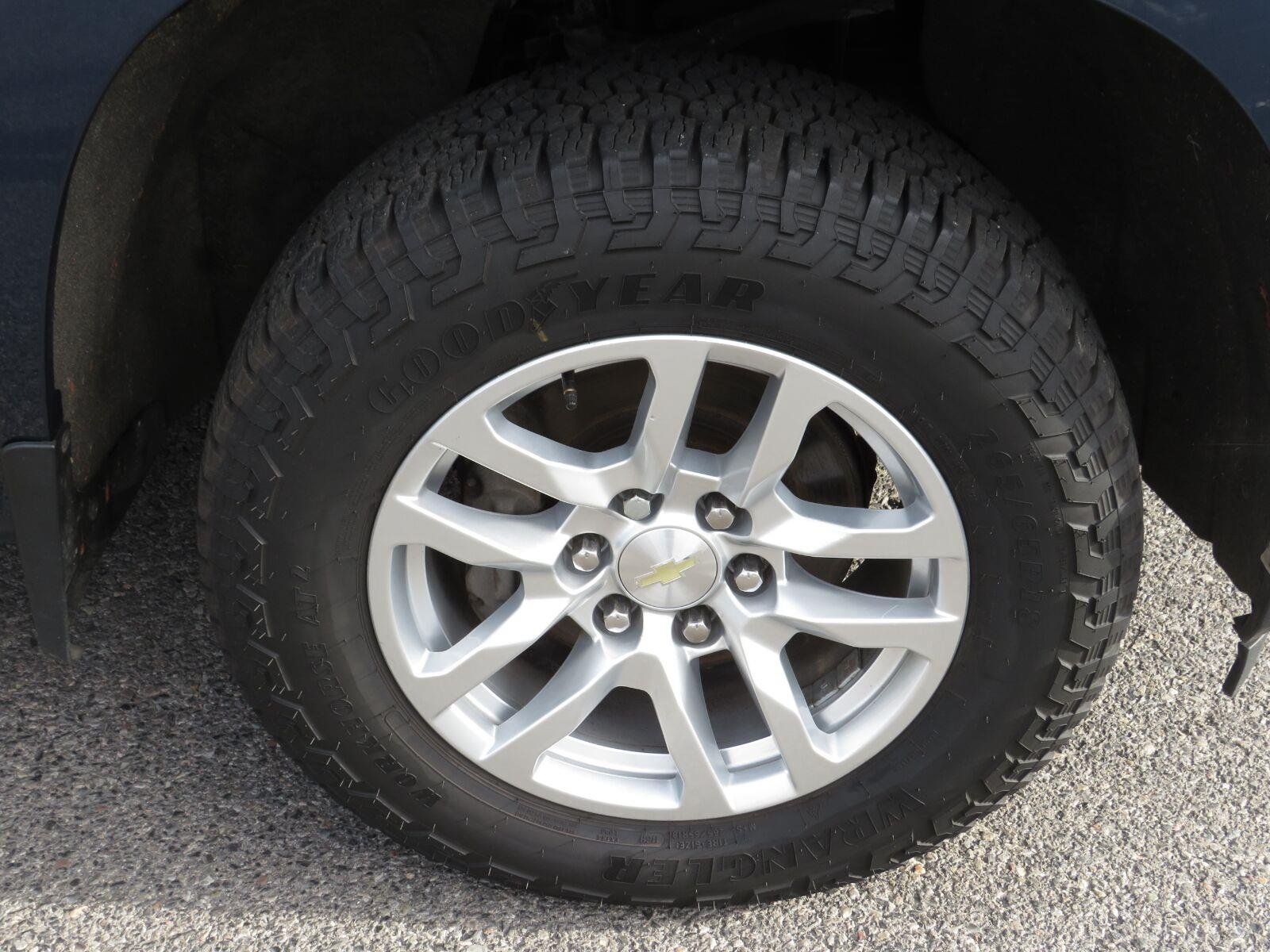 Used 2019  CHEVROLET TRUCK  image 16