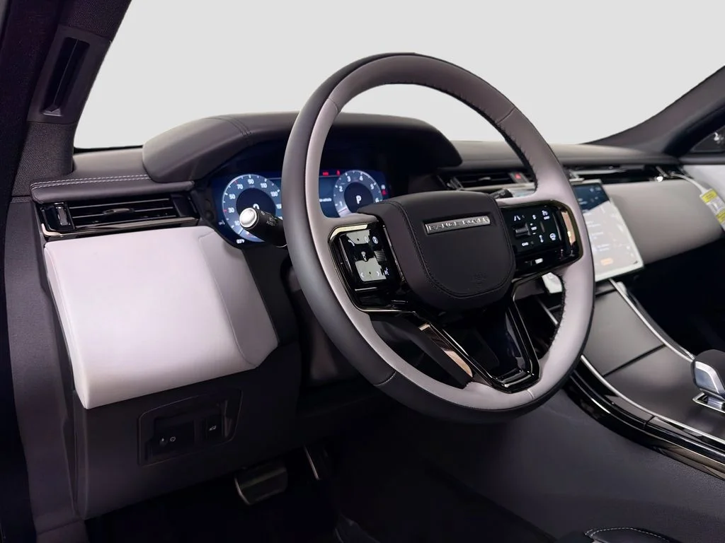 New 2026 Santorini Black Land Rover Belgravia Edition image 9