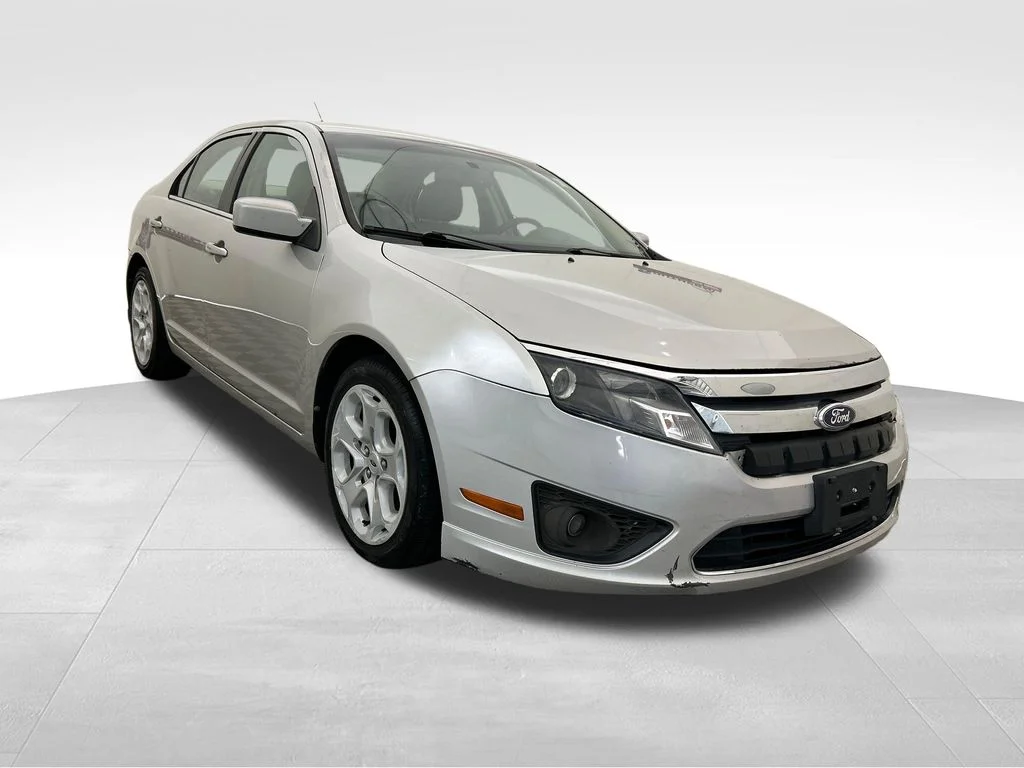 Used 2010 Silver Ford SE image 8