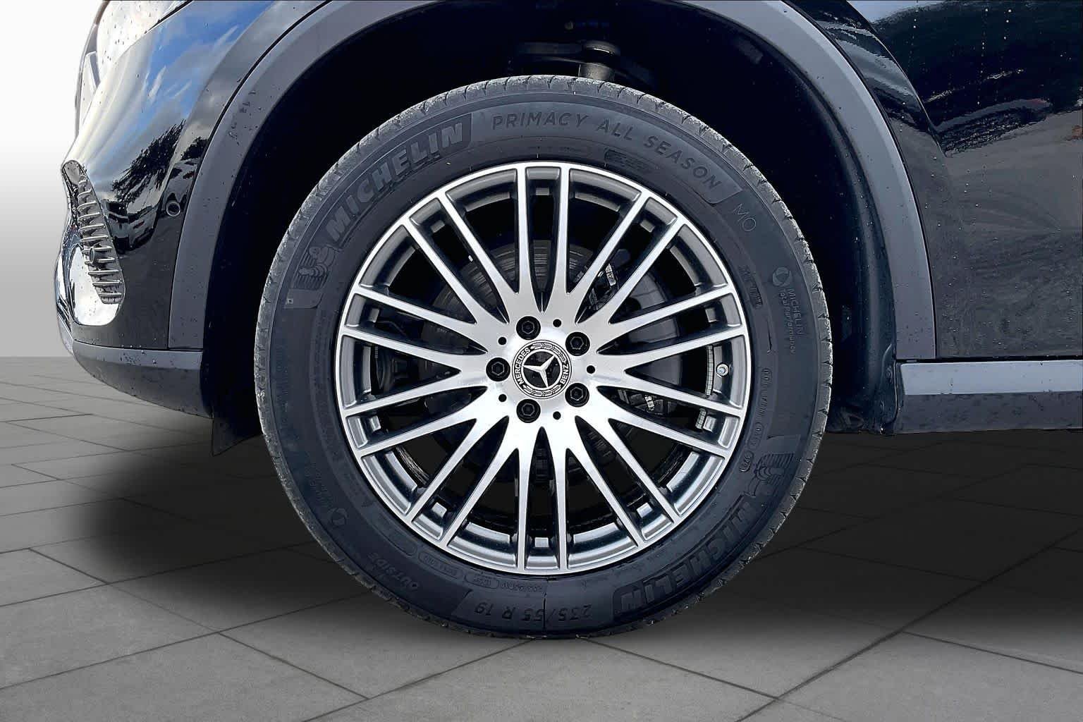 Used 2025 Black Mercedes-Benz GLC 300 image 11
