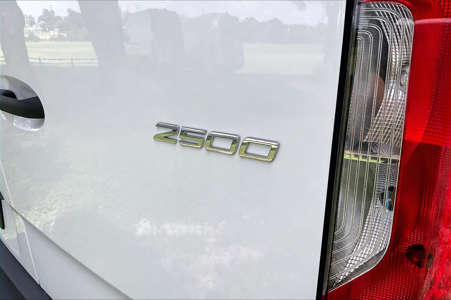 Used 2025 Arctic White Mercedes-Benz  image 10