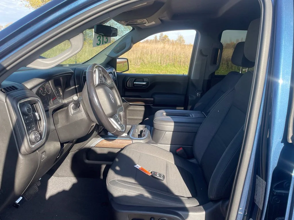 Used 2019 Blue Chevrolet RST image 9