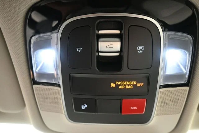 Used 2025 Gray Hyundai SEL Convenience image 29