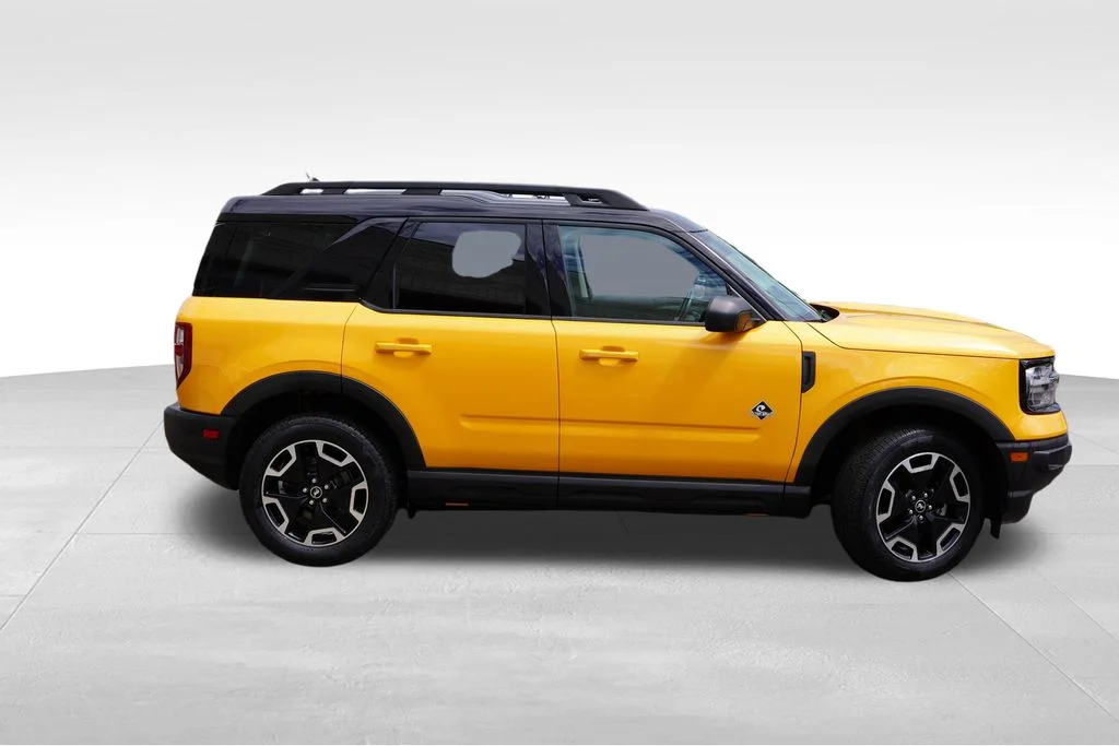 Used 2022 Cyber Orange Metallic Tricoat Ford Outer Banks image 3