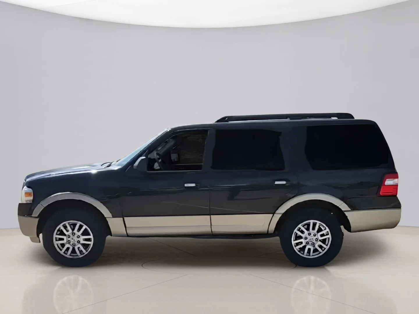 Used 2013 Black Ford KING RANCH image 2