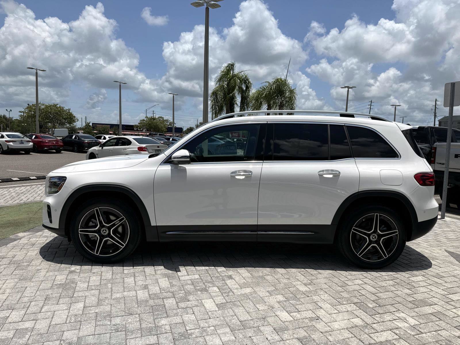 New 2026 Polar White Mercedes-Benz 250 SUV image 3