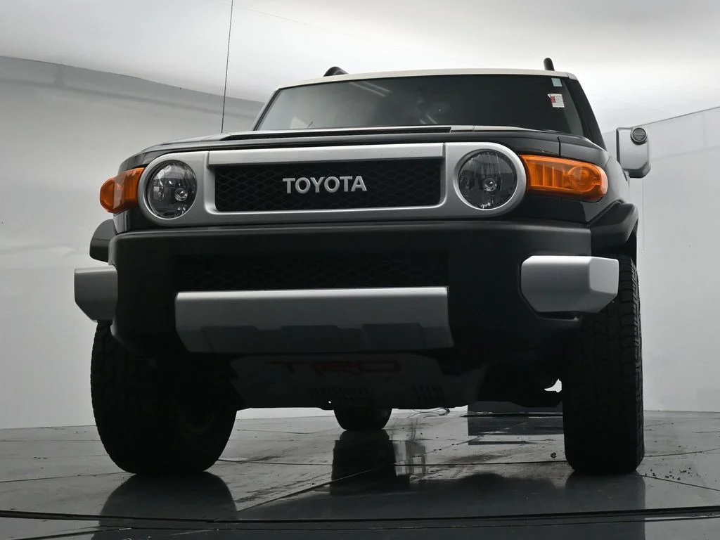 Used 2013 Black Toyota Base image 18