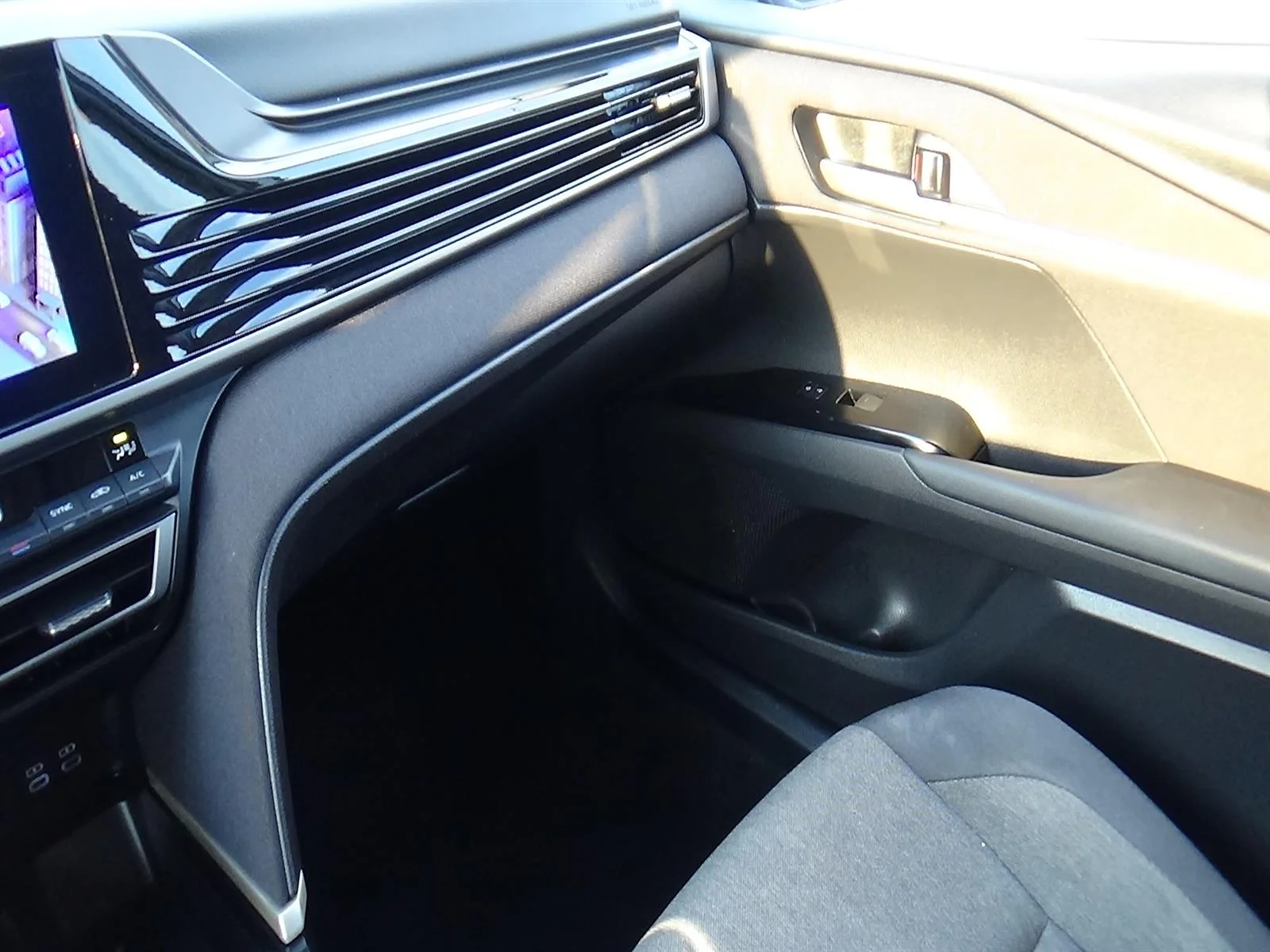 Certified Used 2025 Ice Cap Toyota LE image 25