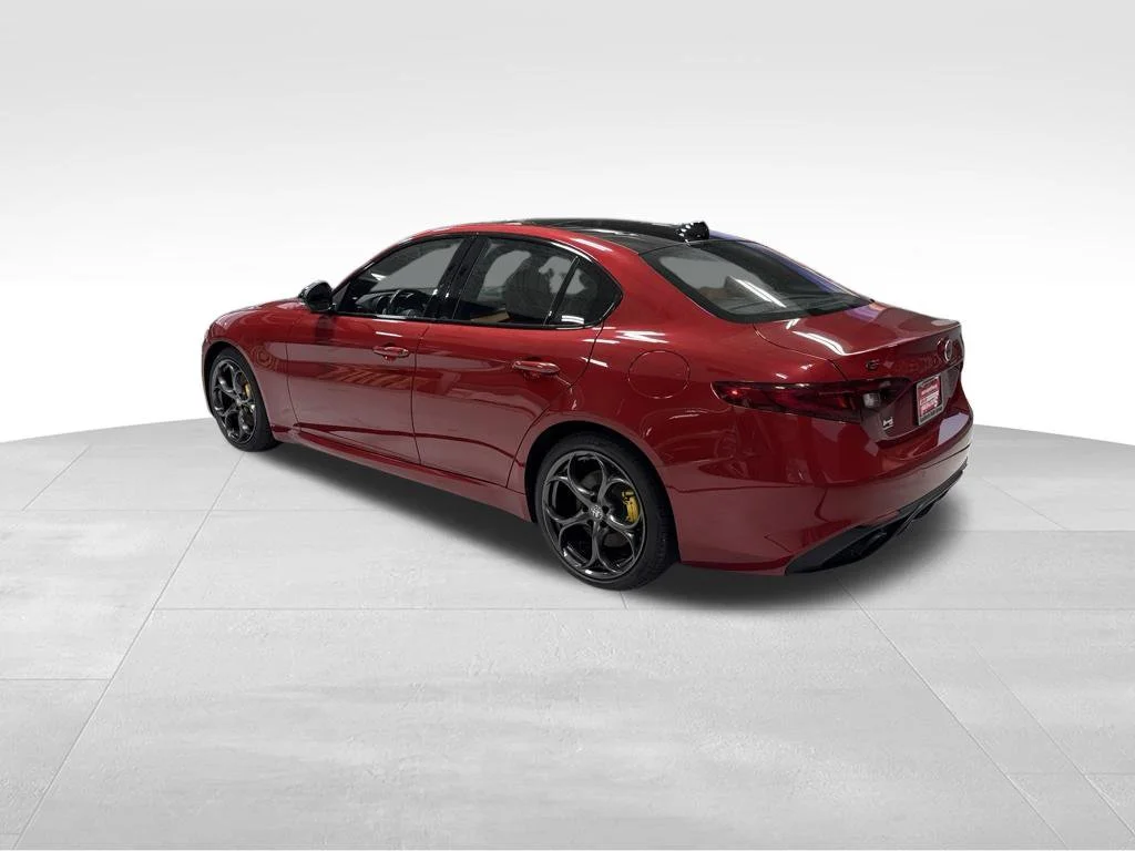 Used 2021 Red Alfa Romeo Ti Sport image 4