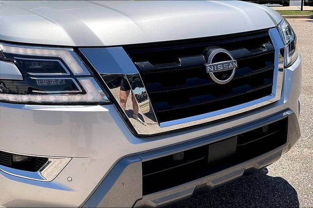 Used 2024 Silver Nissan SL image 27