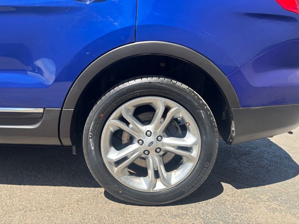 Used 2014 Blue Metallic Ford Limited image 10