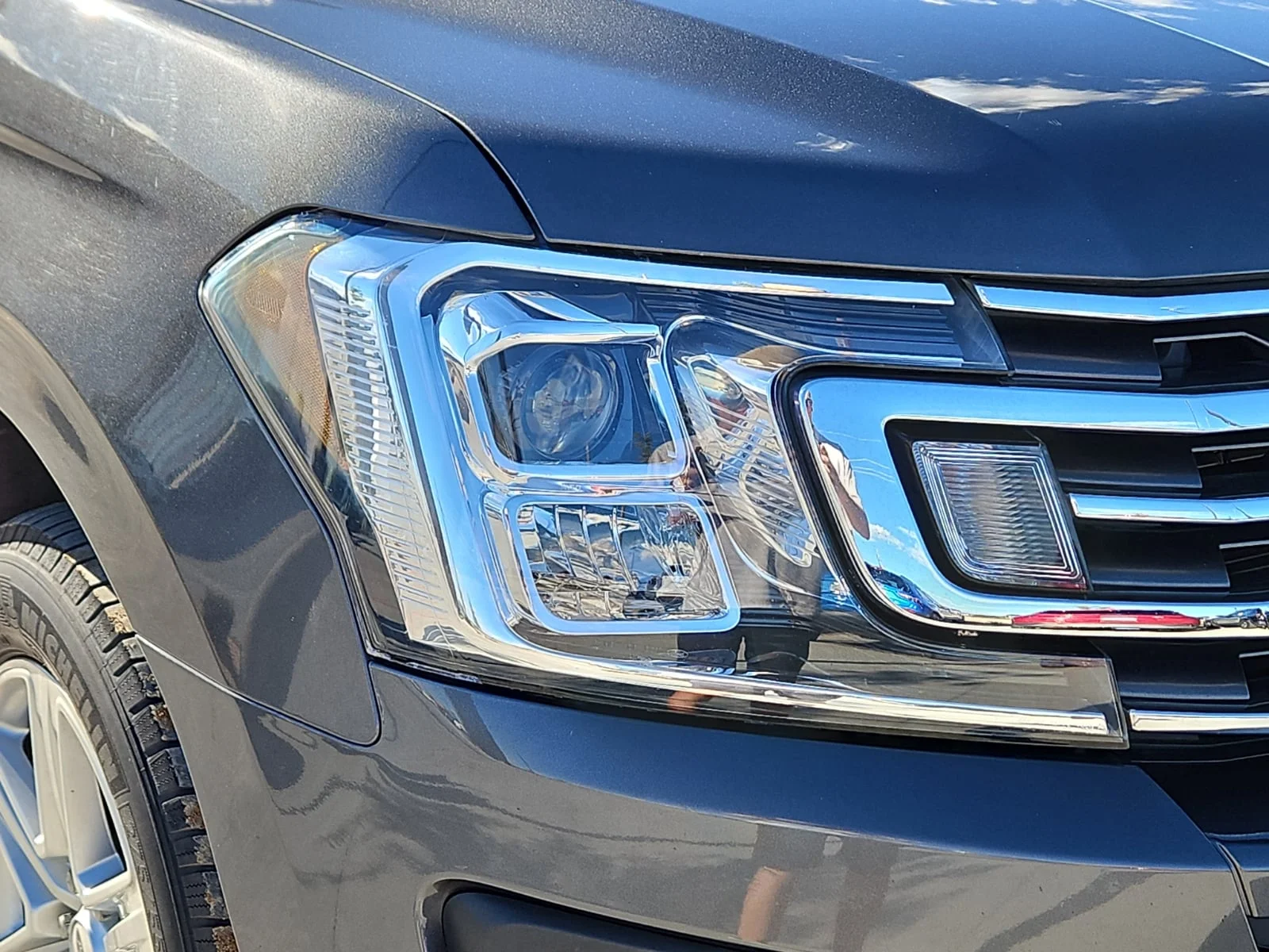 Used 2020 Magnetic Metallic - J7 Ford XLT MAX image 6