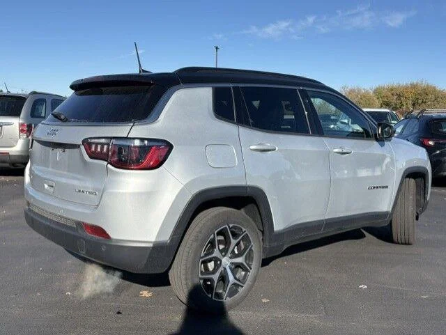 Used 2024 Silver Zynith Metallic Clearcoat Jeep Limited image 15