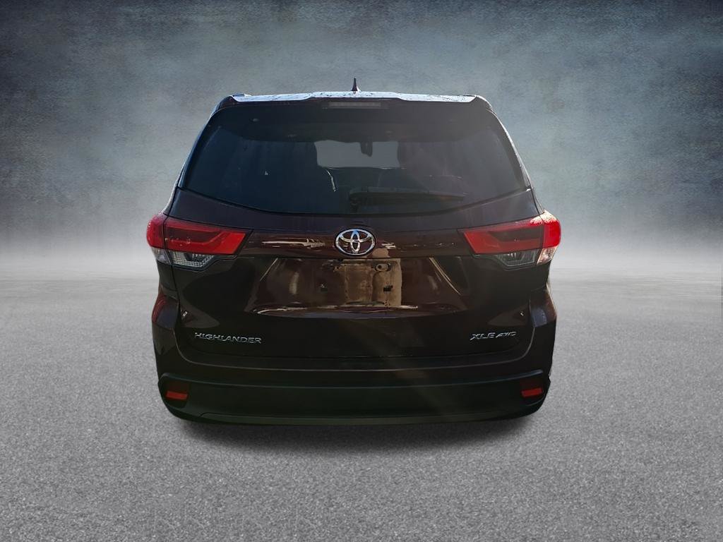 Used 2018 Ooh La La Rouge Mica Toyota XLE image 8