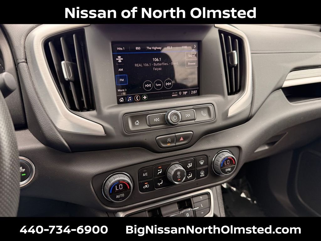 Used 2024 Ebony Twilight Metallic GMC SLE image 18
