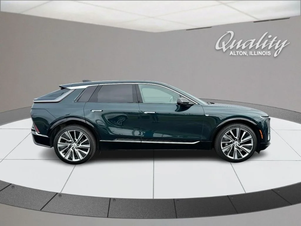 Used 2024 Cadillac LYRIQ Luxury 3 with VIN 1GYKPSRL3RZ119385 for sale in Jerseyville, IL