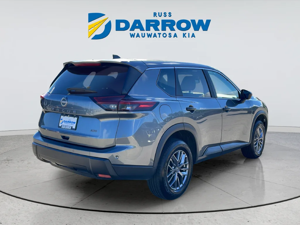 Used 2024 Gray Nissan S image 5