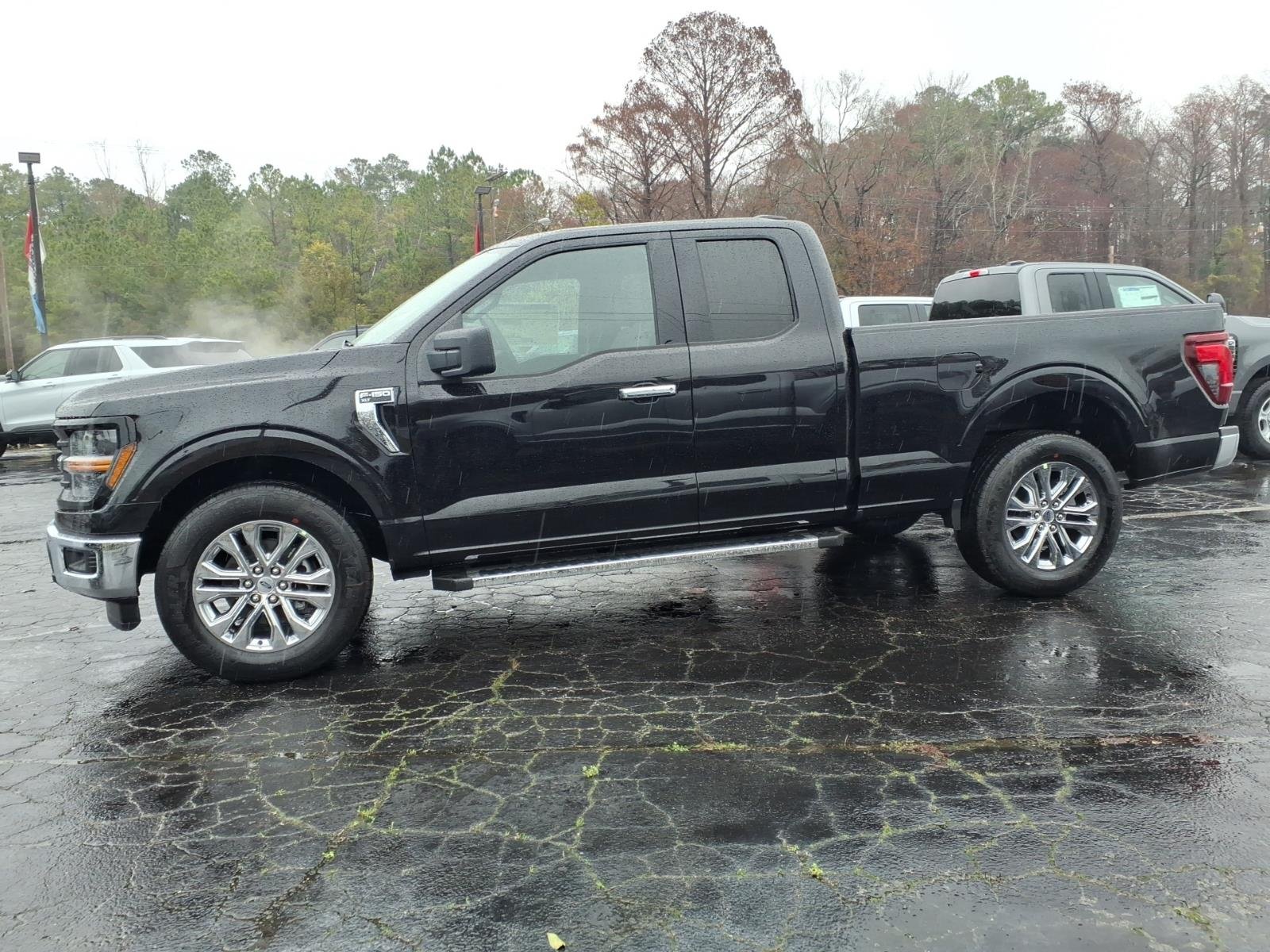 New 2026 Agate Black Metallic Ford XLT image 6
