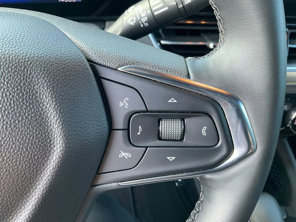 Used 2024 Summit White Chevrolet ACTIV image 29