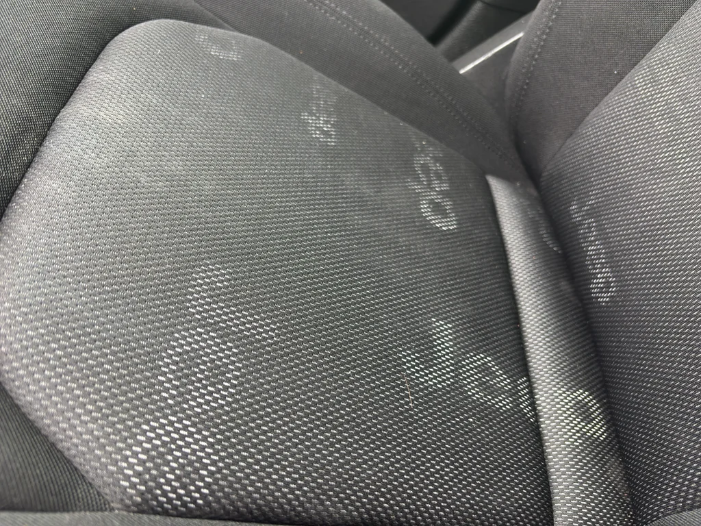 Used 2017 Alpine White Jeep Latitude image 27