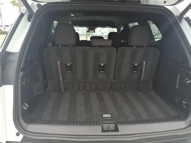 Used 2025 Summit White GMC Elevation image 7