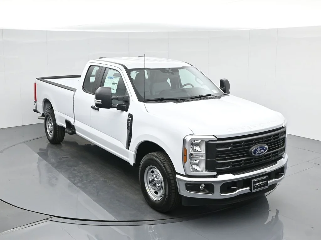 New 2026 Oxford White Ford XL image 40