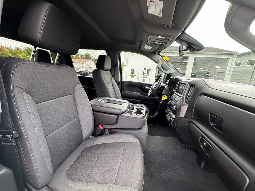 Used 2022 Silver Chevrolet Custom image 27