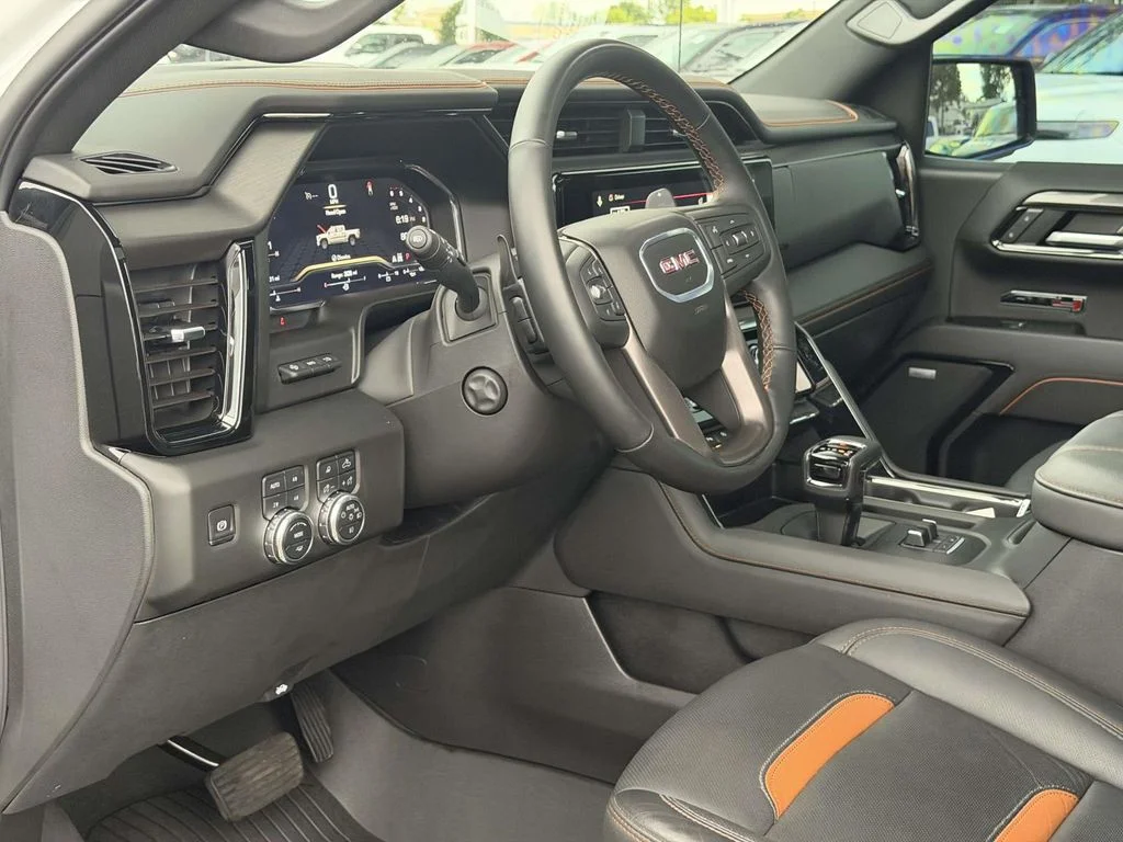 Used 2025 White GMC AT4 image 23