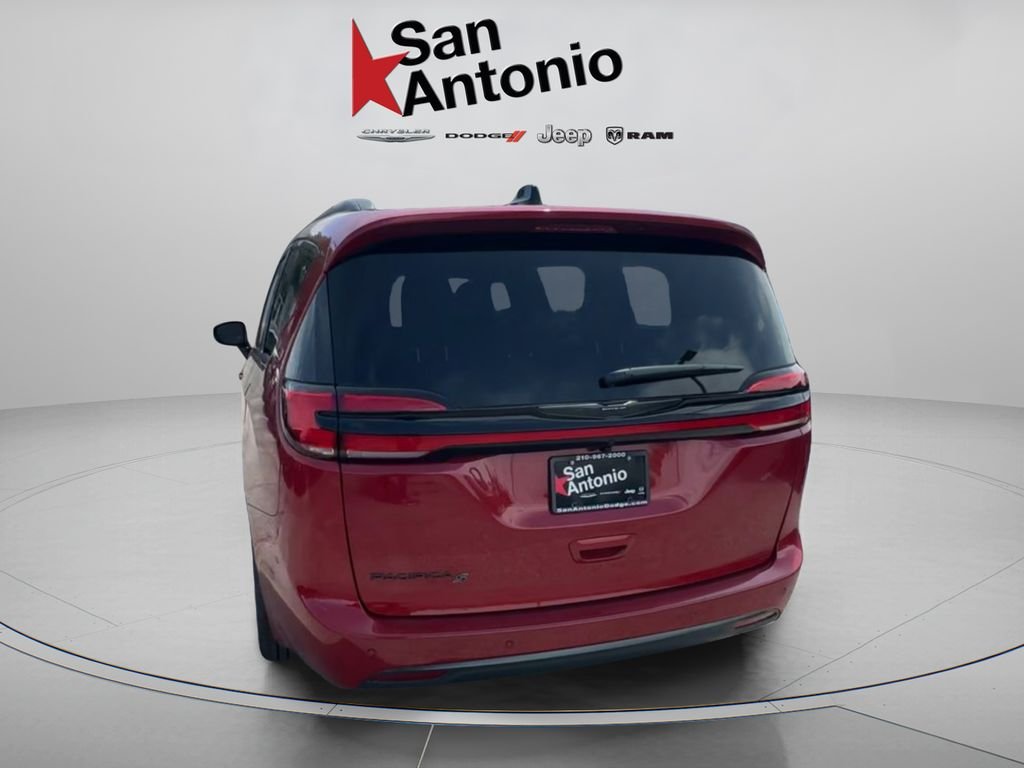 New 2026 Red Hot Pearl-Coat Exterior Paint Chrysler Select image 18