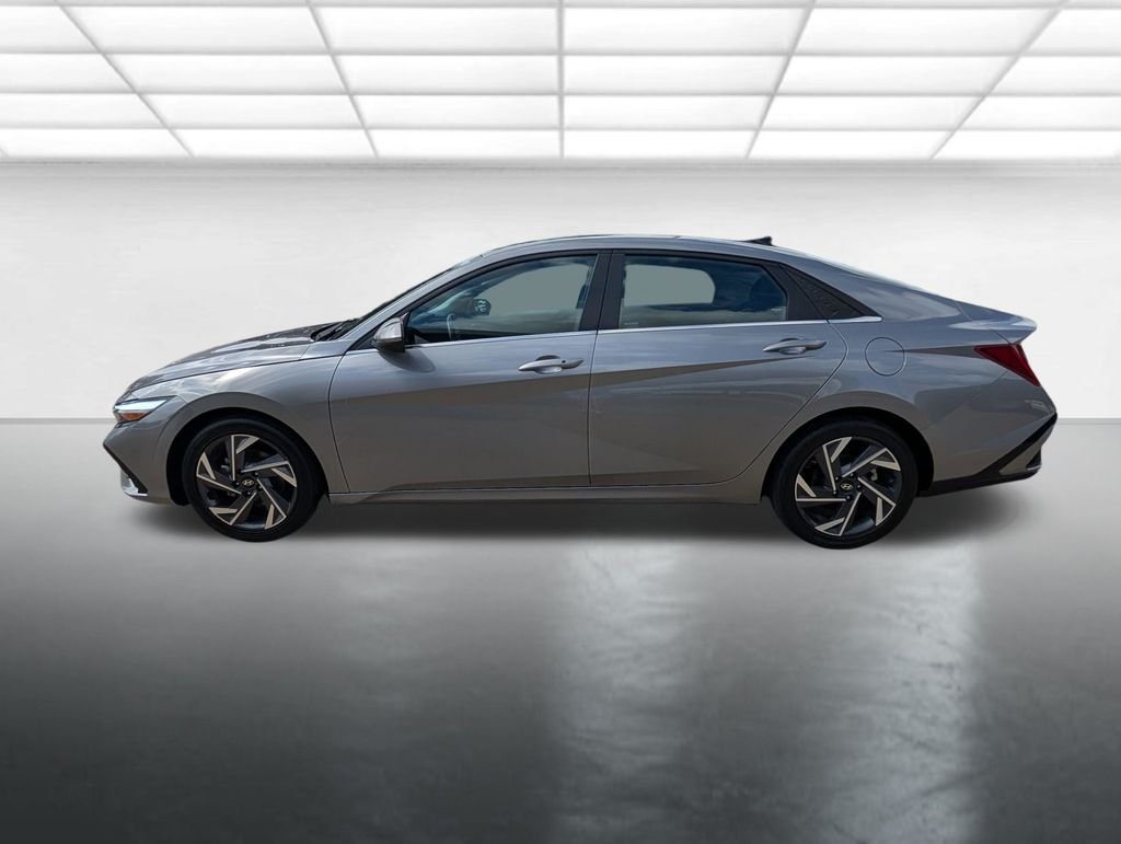 Used 2025 Silver Hyundai SEL Convenience image 27