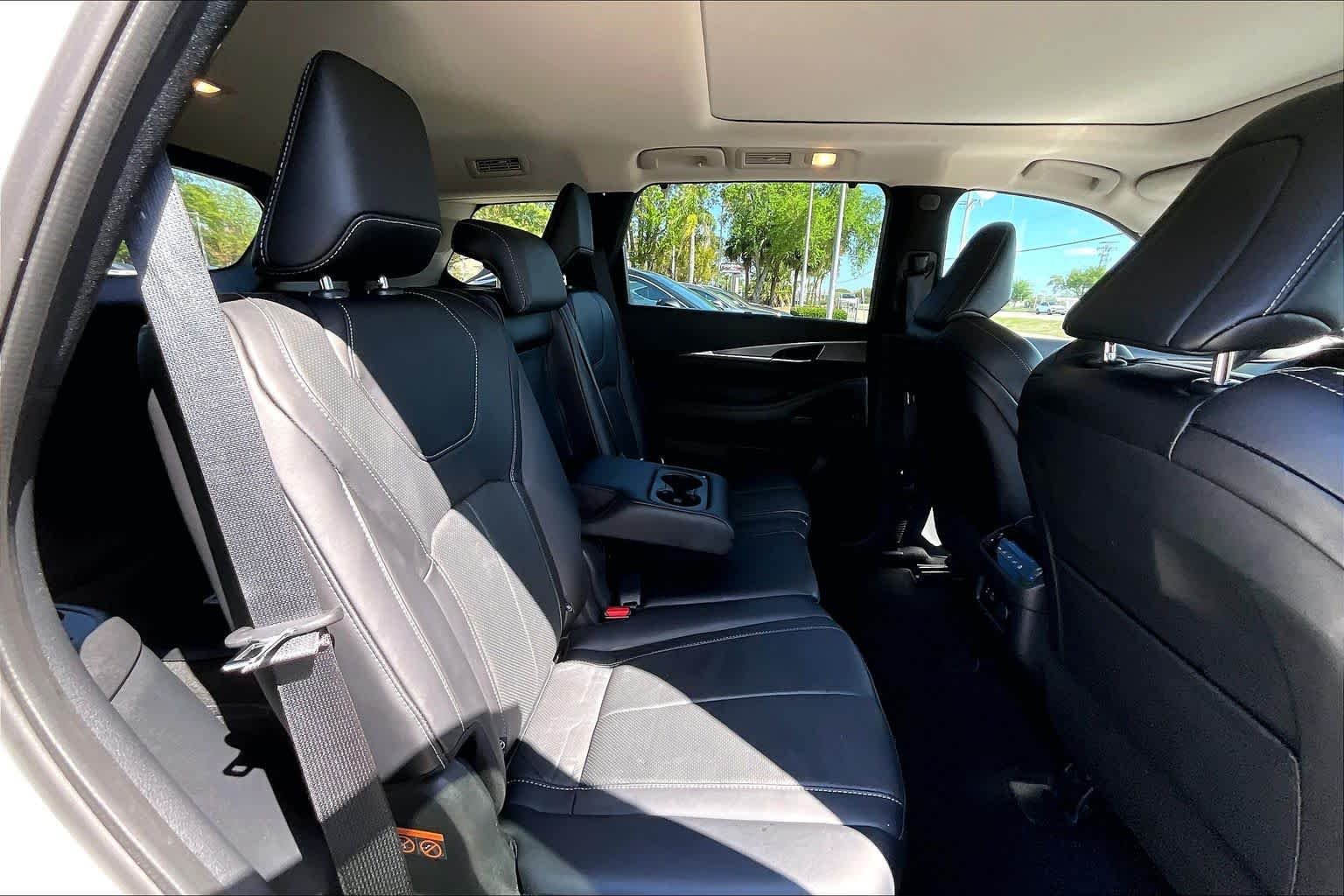 Used 2024 Majestic White INFINITI LUXE image 20