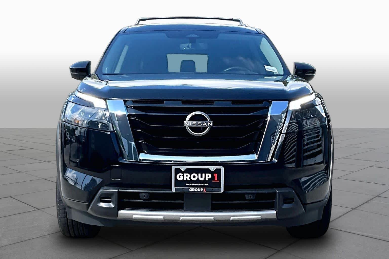 Used 2025 Super Black Nissan Platinum image 4