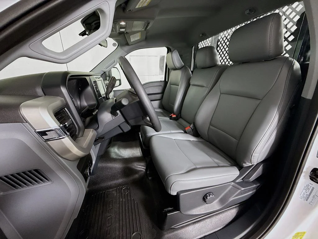 New 2025 Oxford White Ford F-450® XL image 19
