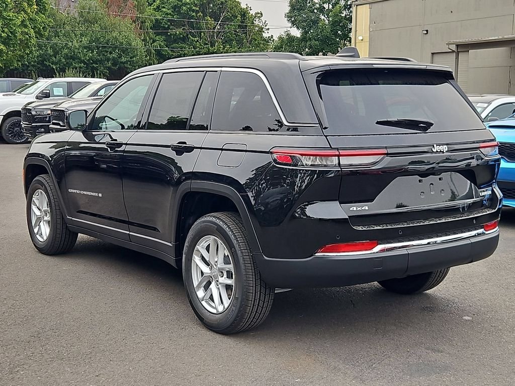 New 2026 Diamond Black Crystal Pearlcoat Jeep Laredo X image 5
