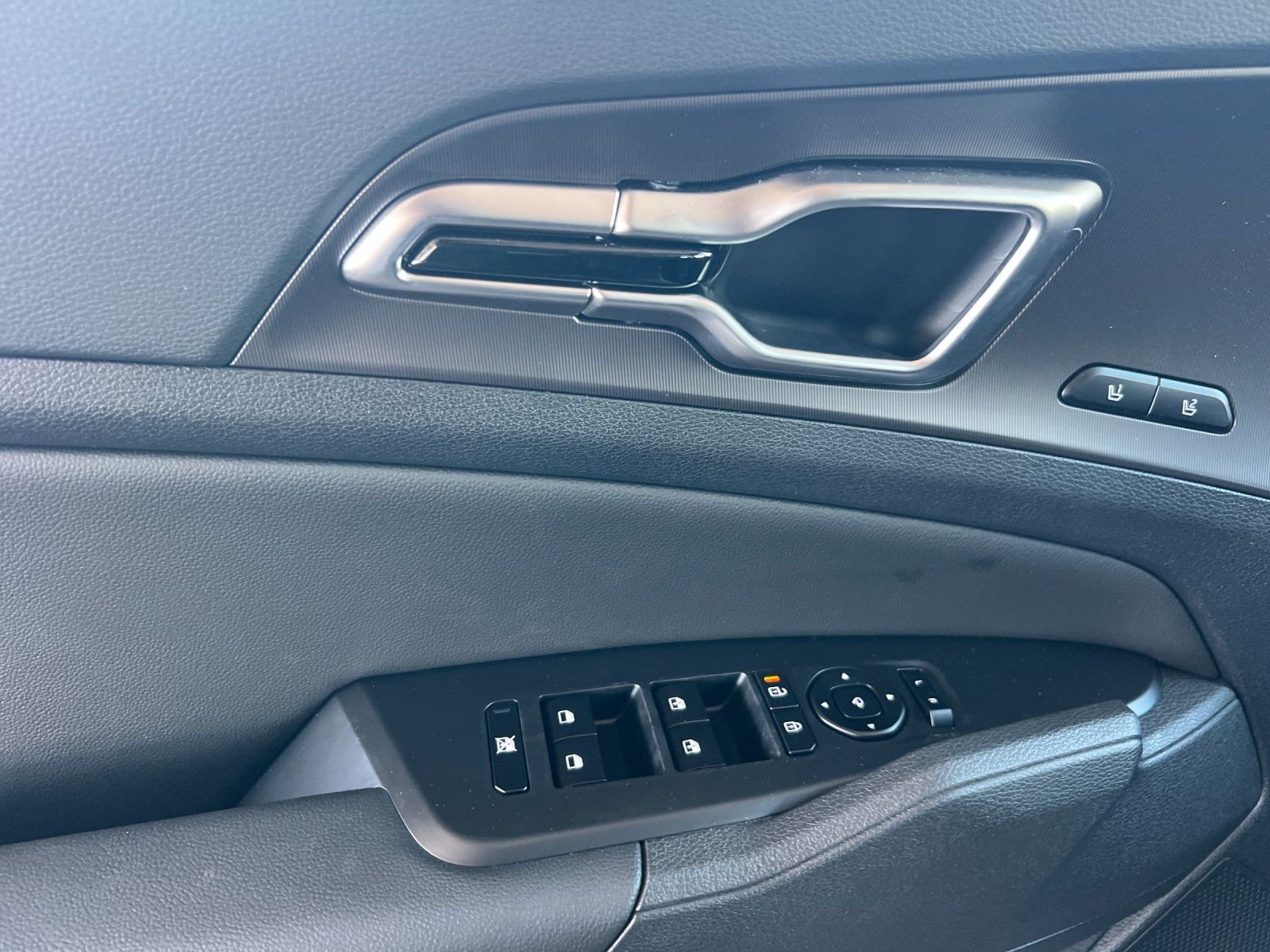 New 2026 Snow White Pearl Kia S image 10