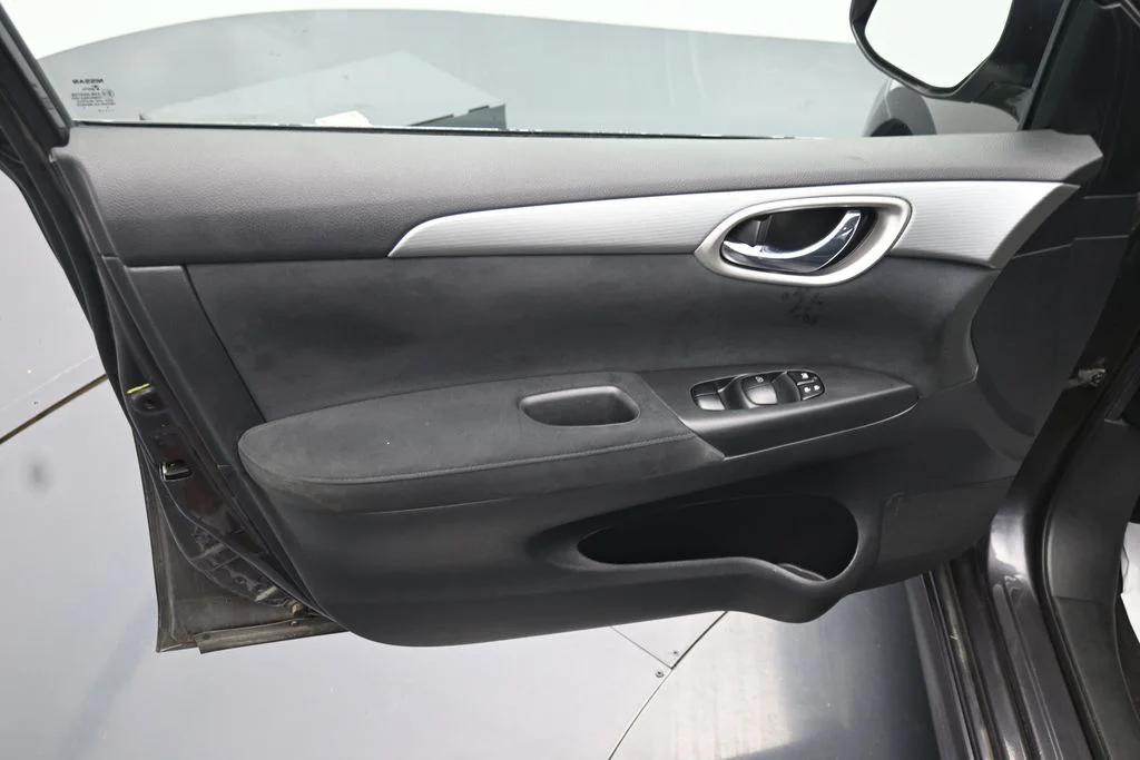 Used 2014 Gray Nissan SR image 18