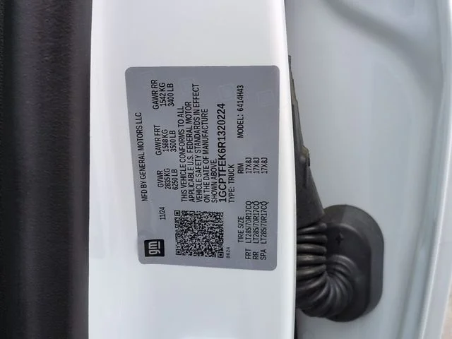 Used 2024 White Chevrolet ZR2 image 40
