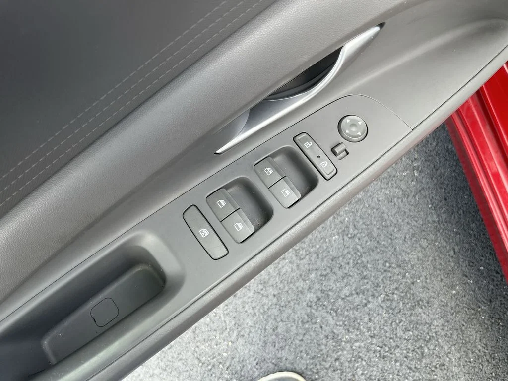 Used 2023 Red Hyundai Blue image 19