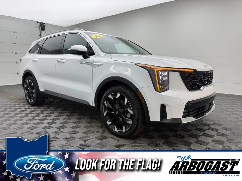 Used 2025 White Kia EX image 1