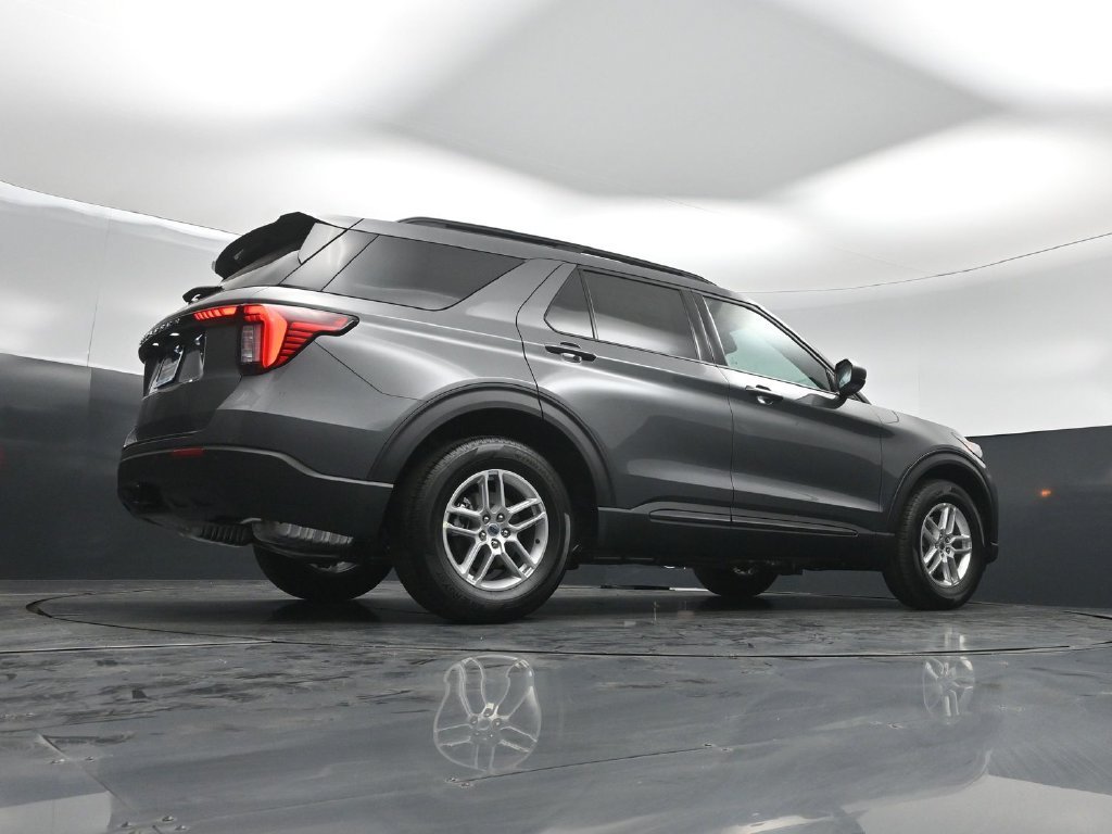 New 2027 Carbonized Gray Metallic Ford Active image 46