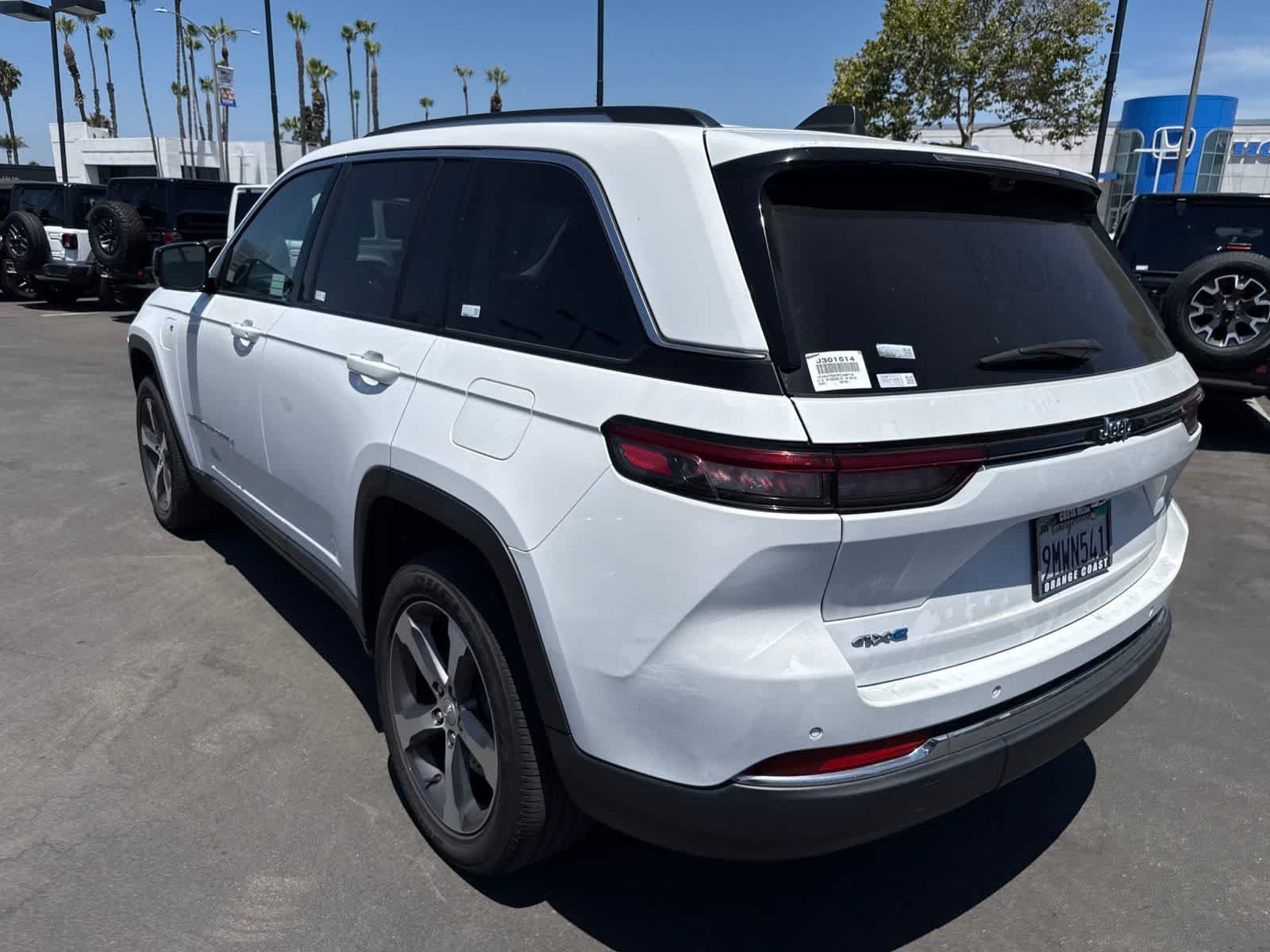 Used 2023 Bright White Clearcoat Jeep  image 20