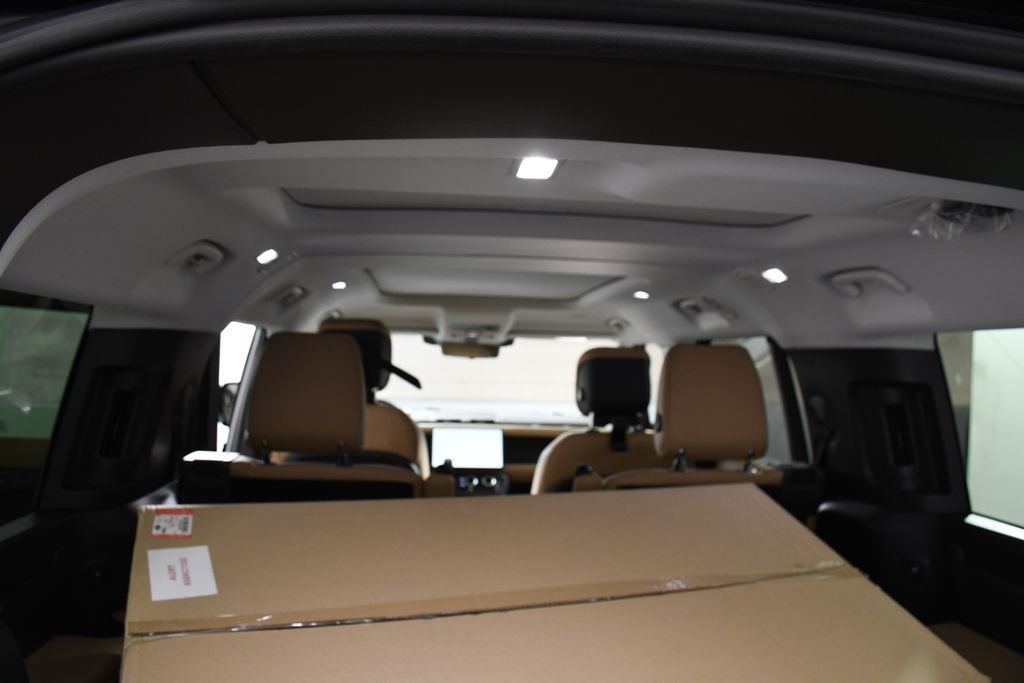 New 2026 Santorini Blk Land Rover S image 24