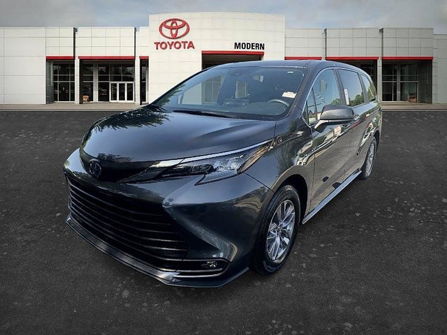 2025 Toyota Sienna XLE