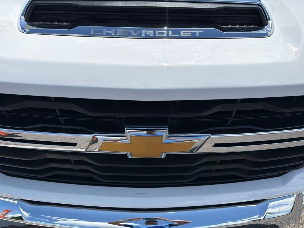 Used 2025 White Chevrolet LT image 14