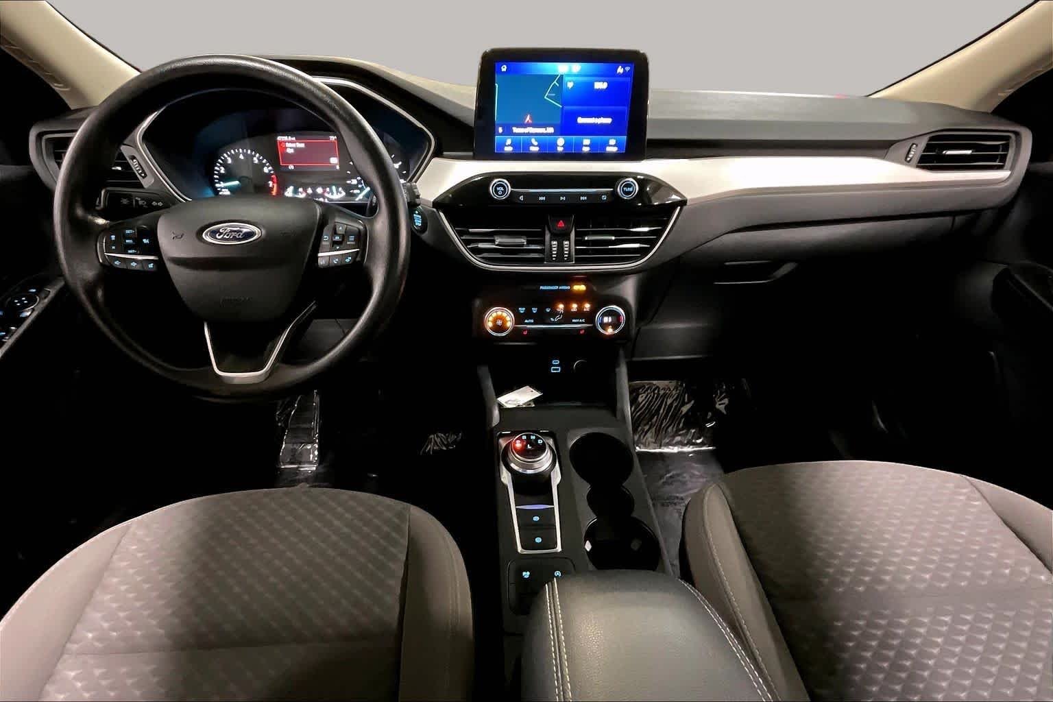 Used 2020 Agate Black Metallic Ford SE image 15