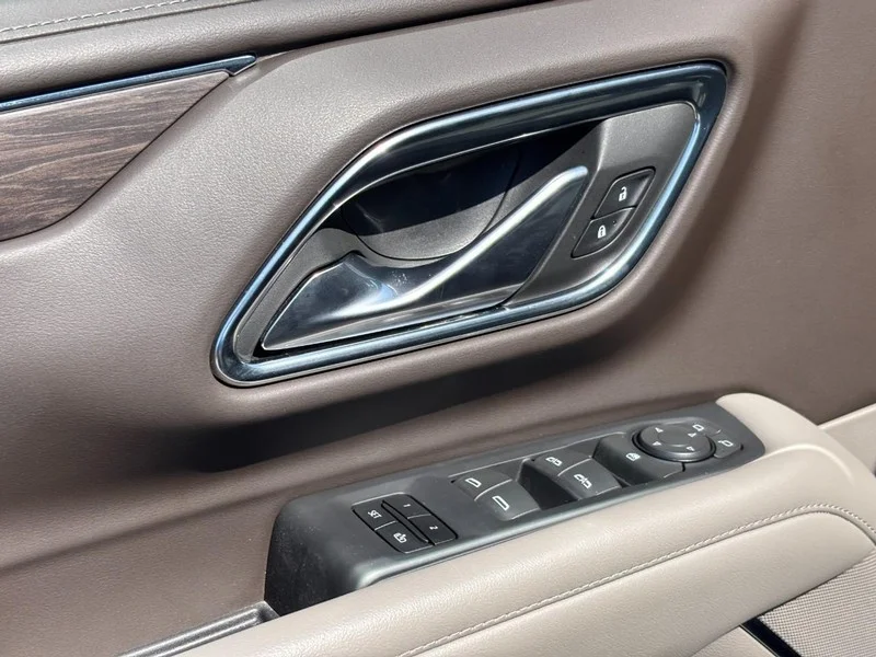 Used 2023 Gray Chevrolet Z71 image 18