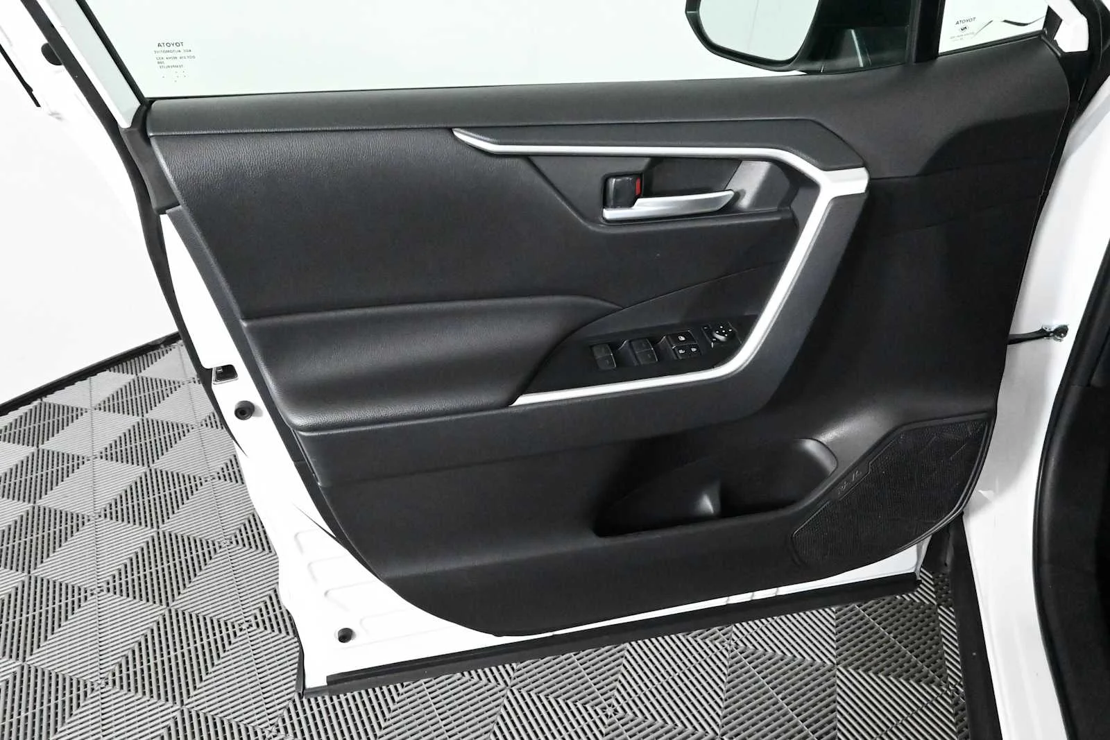 Used 2024 Ice Cap Toyota XLE image 16