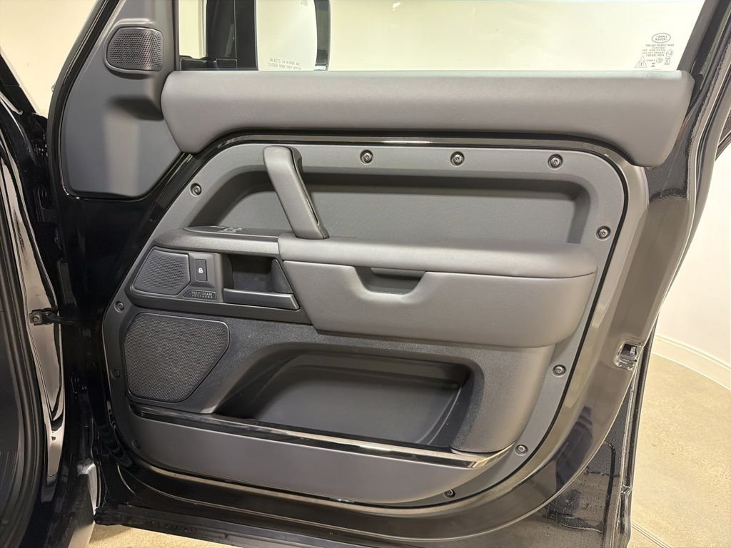 New 2026 Narvik Black Land Rover OCTA Black image 23