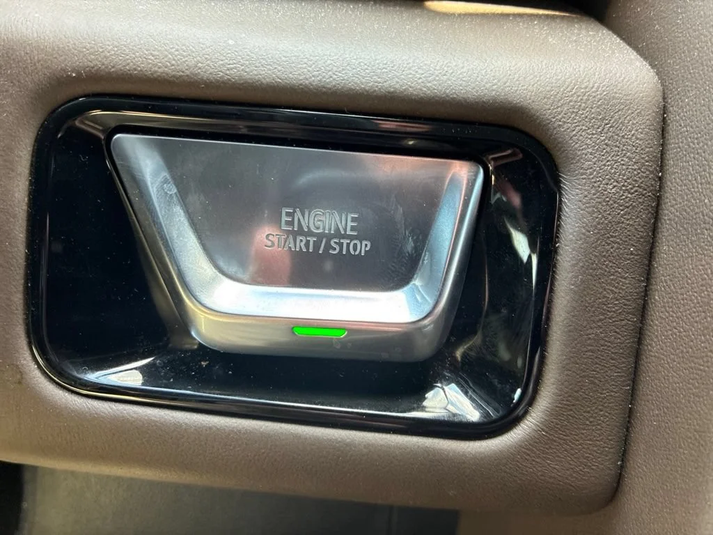 Used 2025 Onyx Black GMC Denali Ultimate image 18